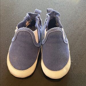 3/$20 Robeez 0-6m Blue and White Kids Shoes